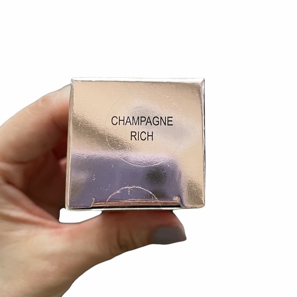 New Eloise Get Gleaming Body Glow - Picture 2 of 4